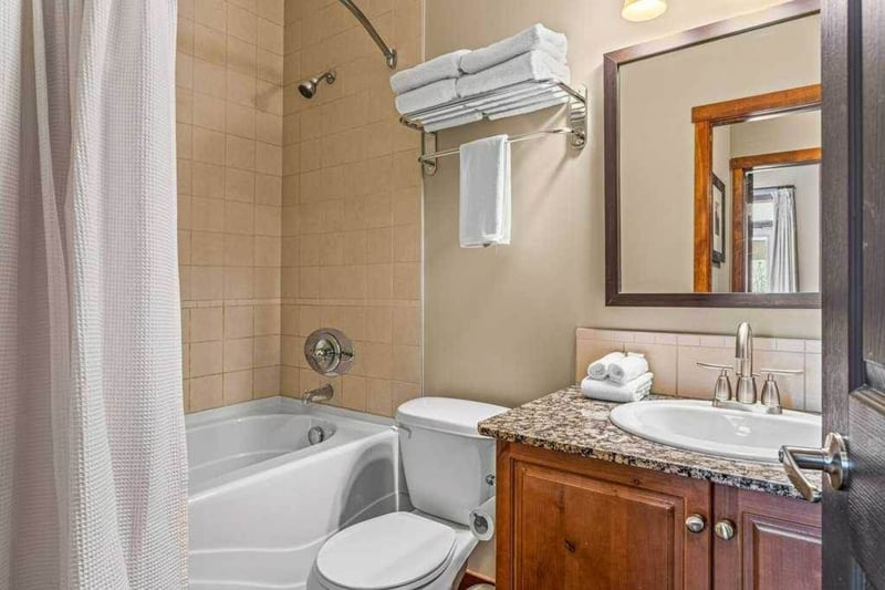 Photo 13 of 22: 424 Blackstone condo